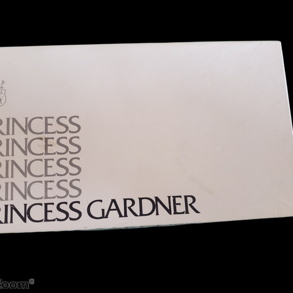 Vintage Princess Gardner Wallet - Picture 9 of 9